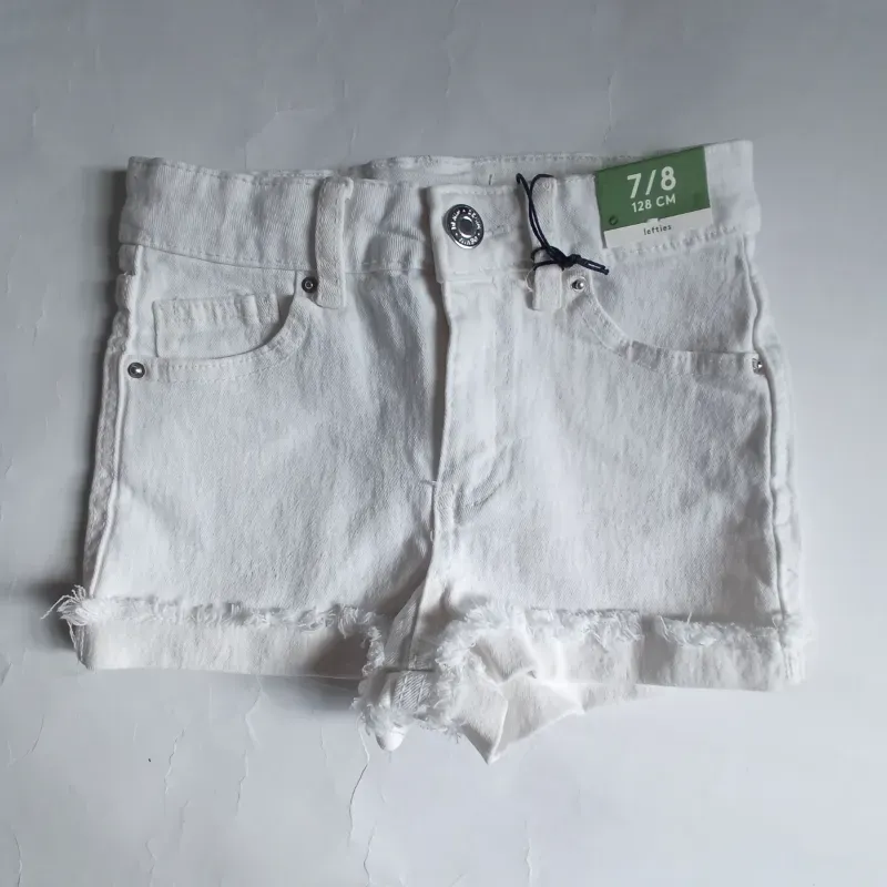 Short blanco de mezclilla