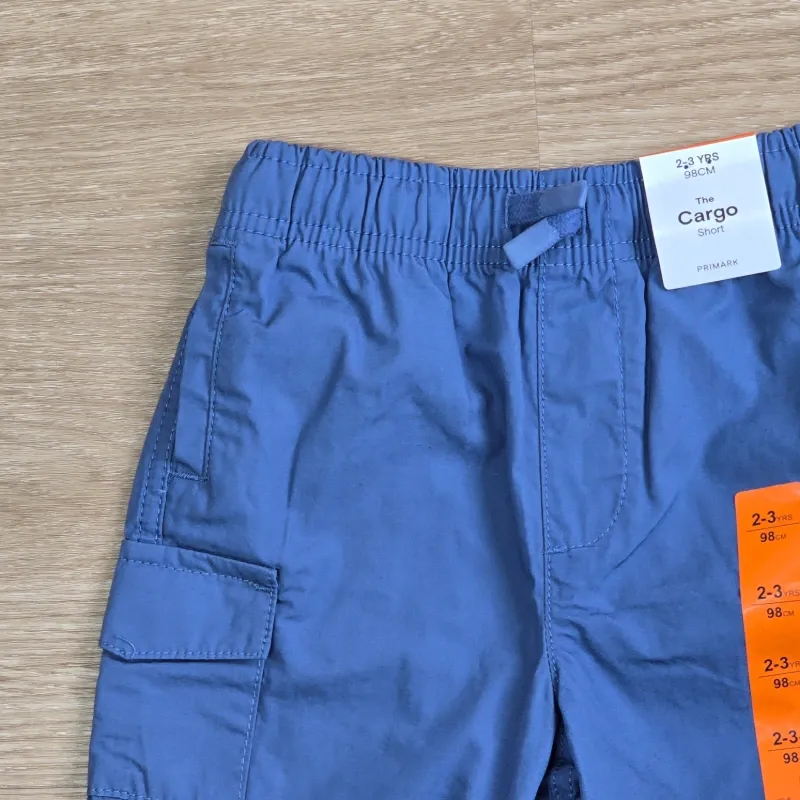 Short Cargo con bolsillos color azul