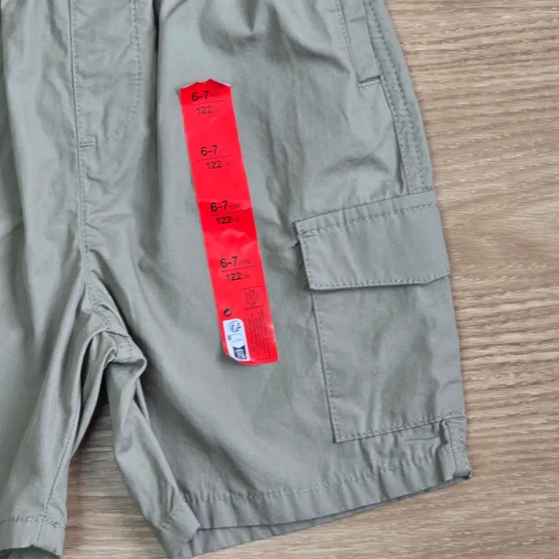 Short Cargo con bolsillos color verde