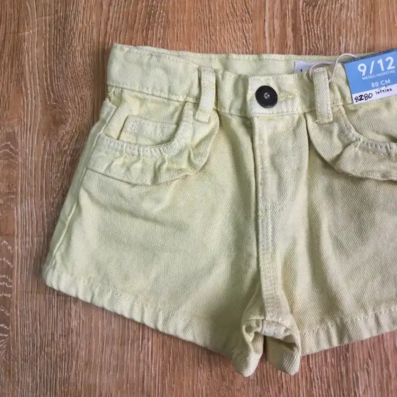 Short color amarillo 