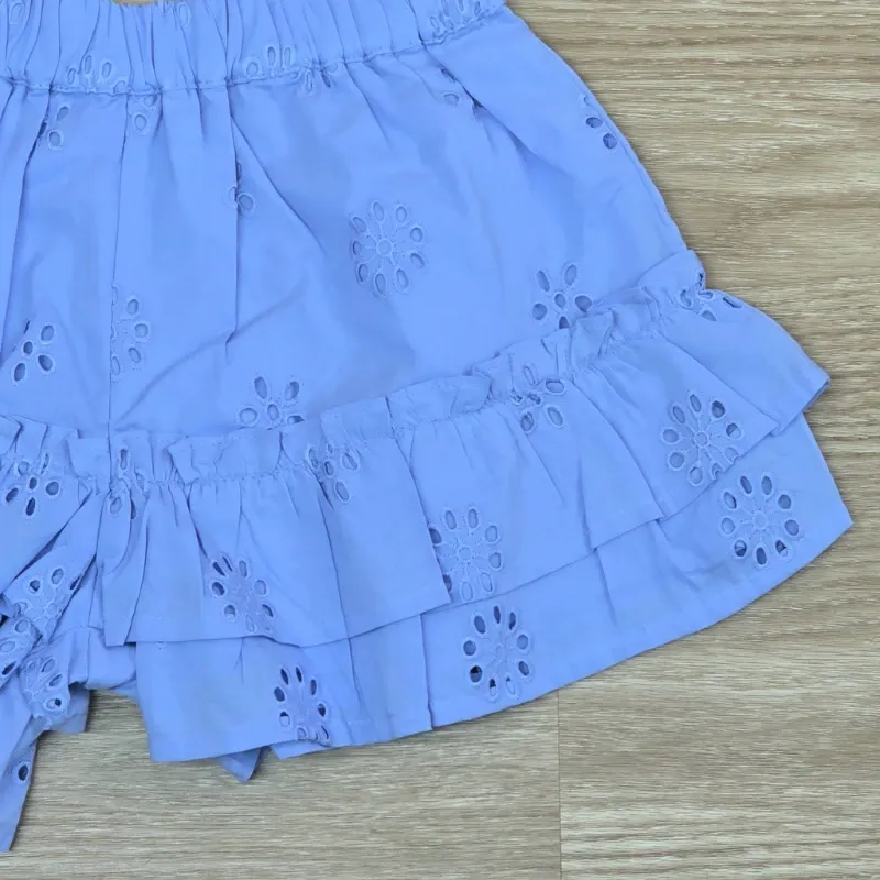 Short color azul con vuelos