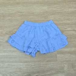 Short color azul con vuelos