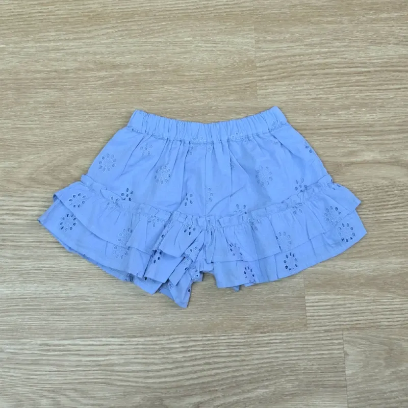 Short color azul con vuelos