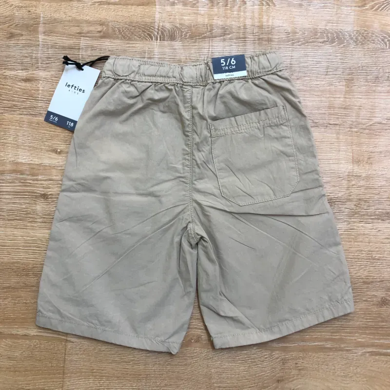 Short color beige 