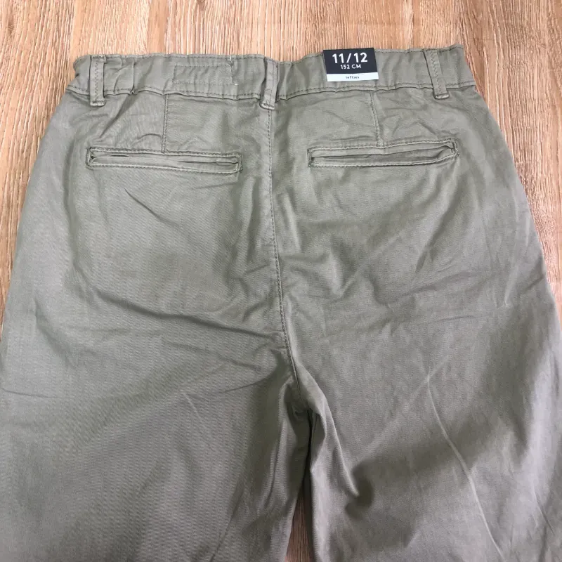 Short color beige 