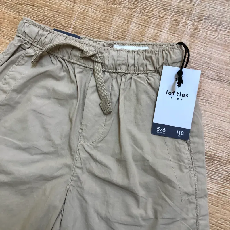 Short color beige 