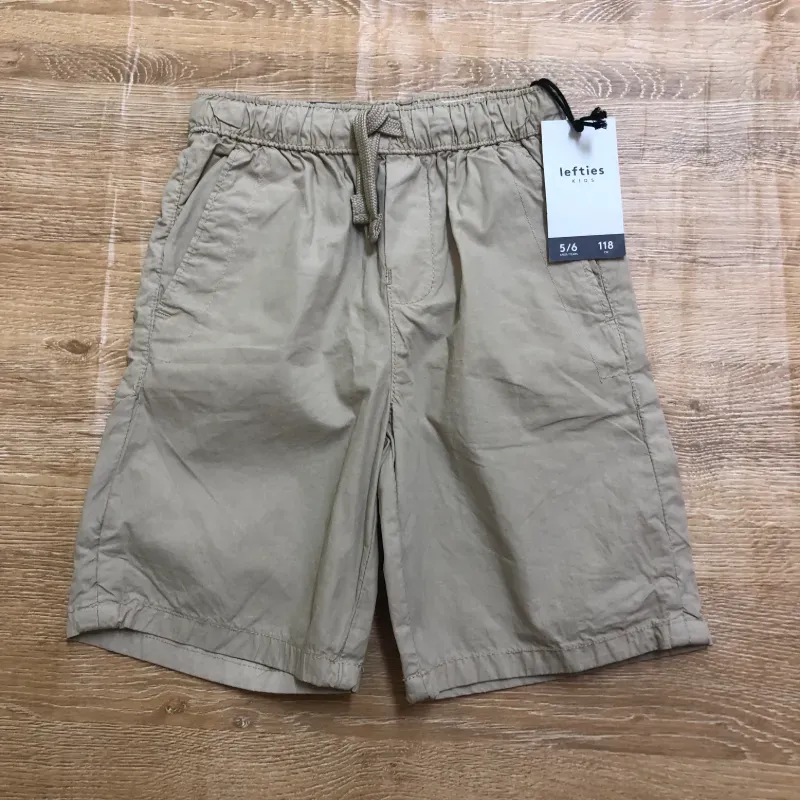 Short color beige