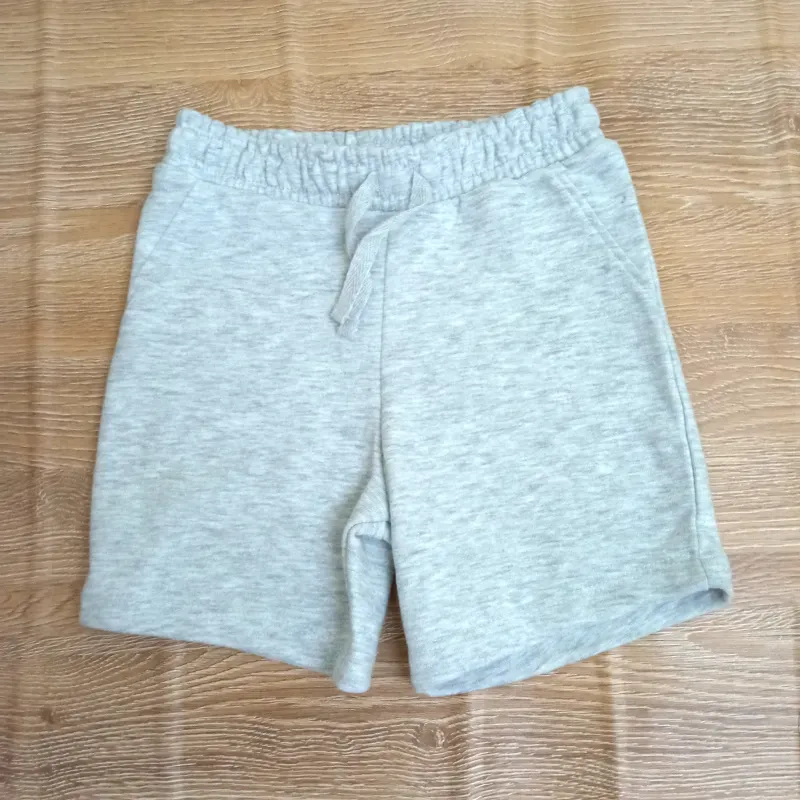 Short color gris 