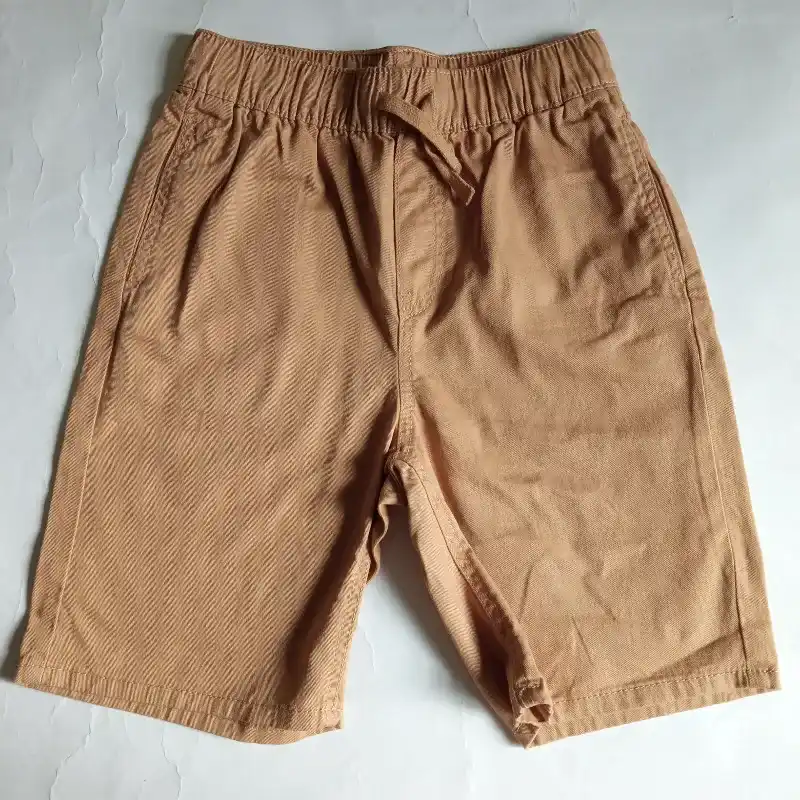 Short color marrón 