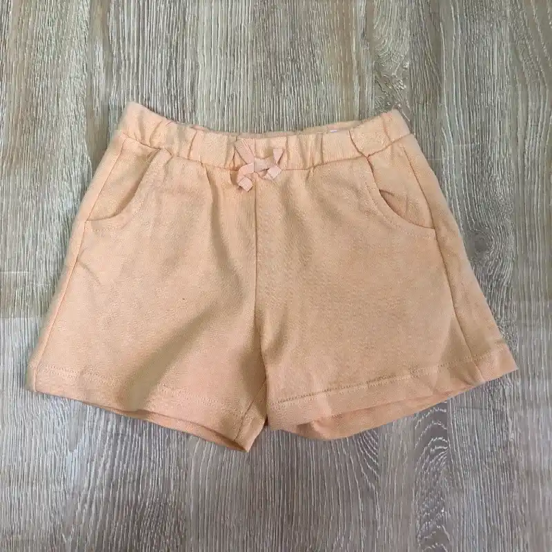 Short color naranja 