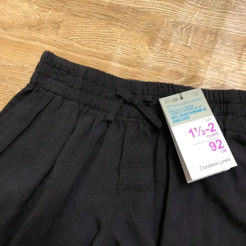 Short color negro