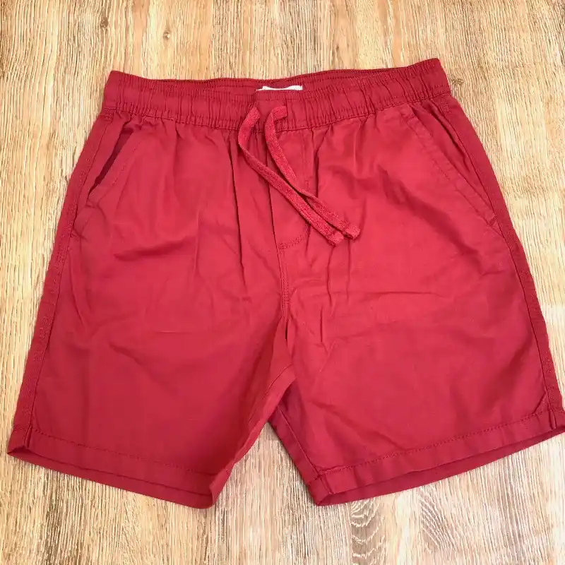 Short color rojo 