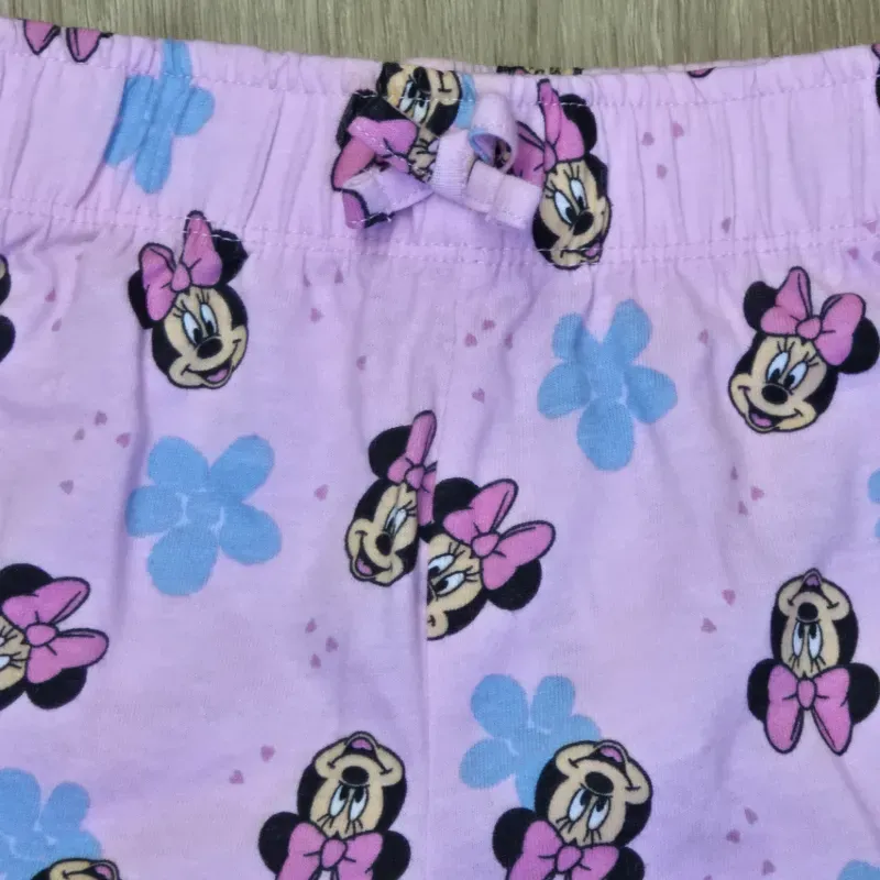 Short color rosado de Minnie con flores