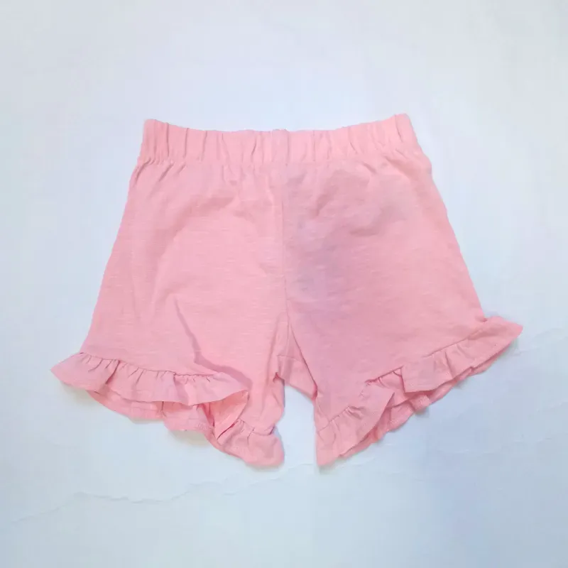 Short color salmón con vuelos 