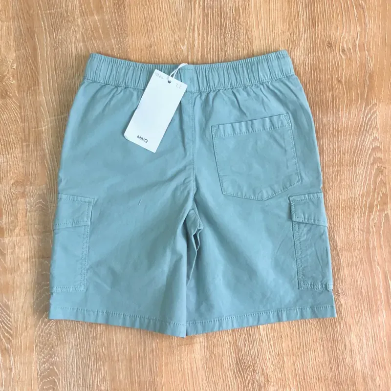 Short color verde con bolsillos a los lados 