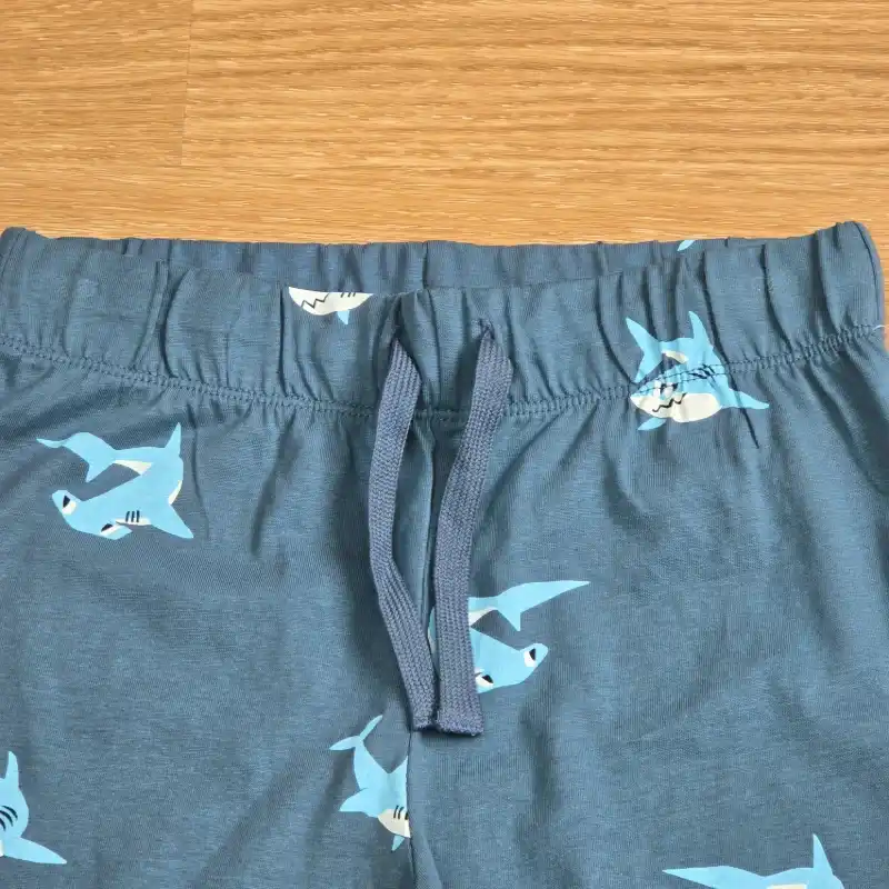 Short con cordón gris de Tiburones