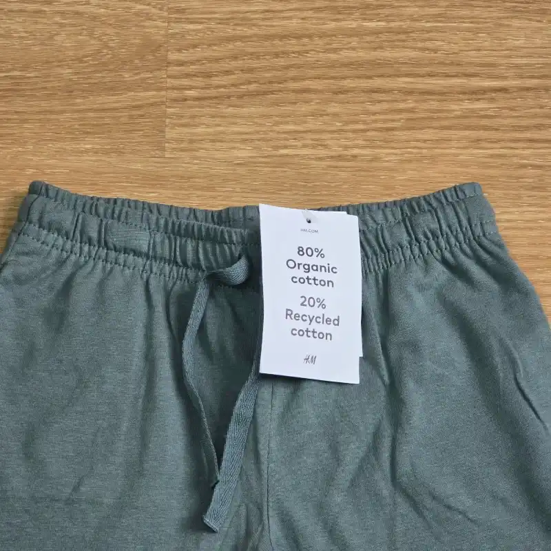Short con cordón verde oscuro