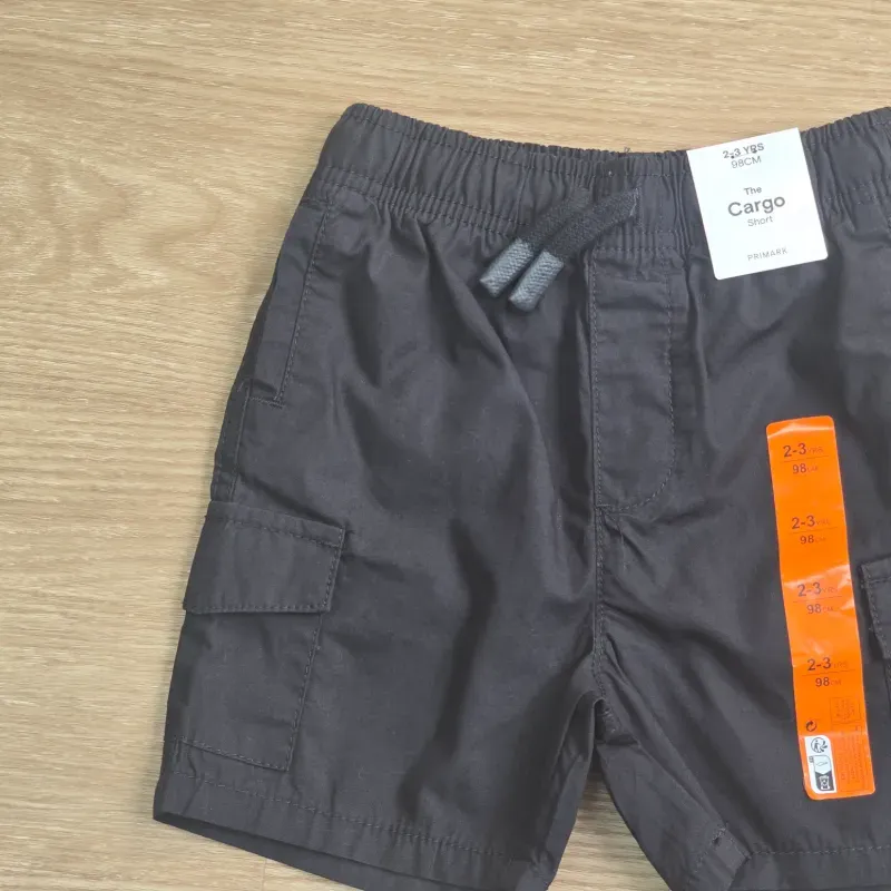 Short cuatro puertas color negro