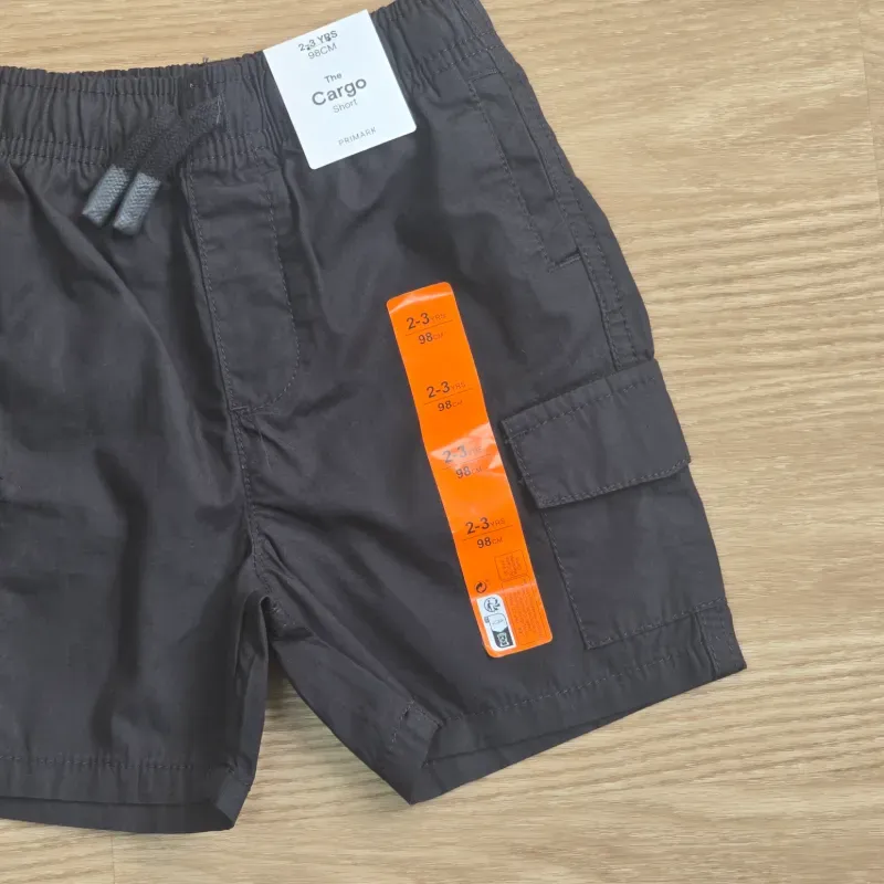 Short cuatro puertas color negro