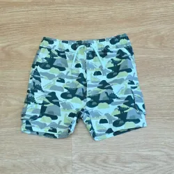 Short de Camuflaje con Dinosaurios color verde