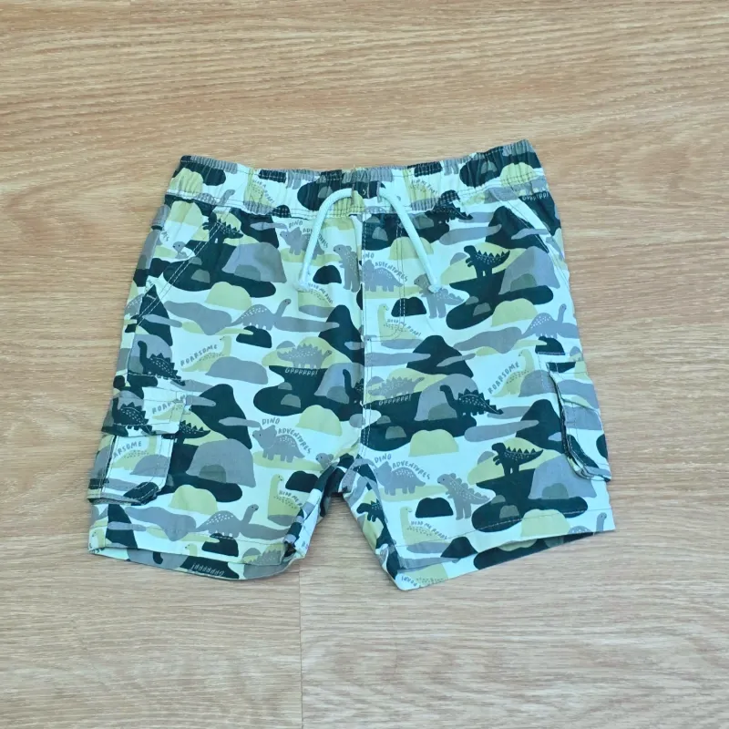 Short de Camuflaje con Dinosaurios color verde