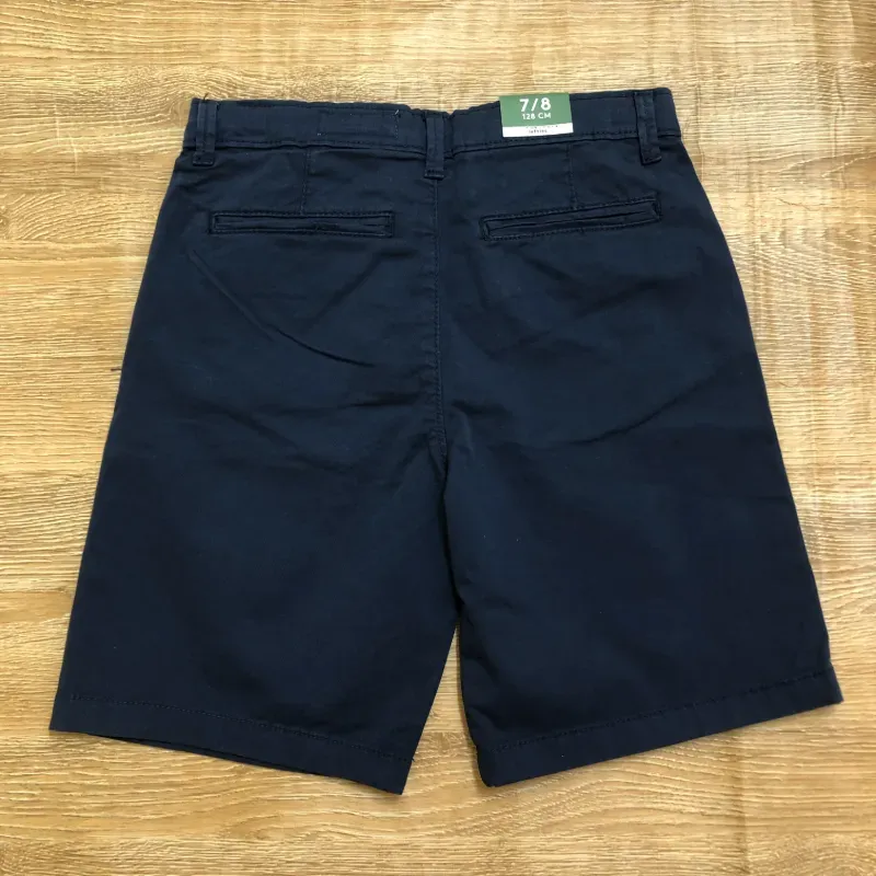 Short de color azul oscuro 