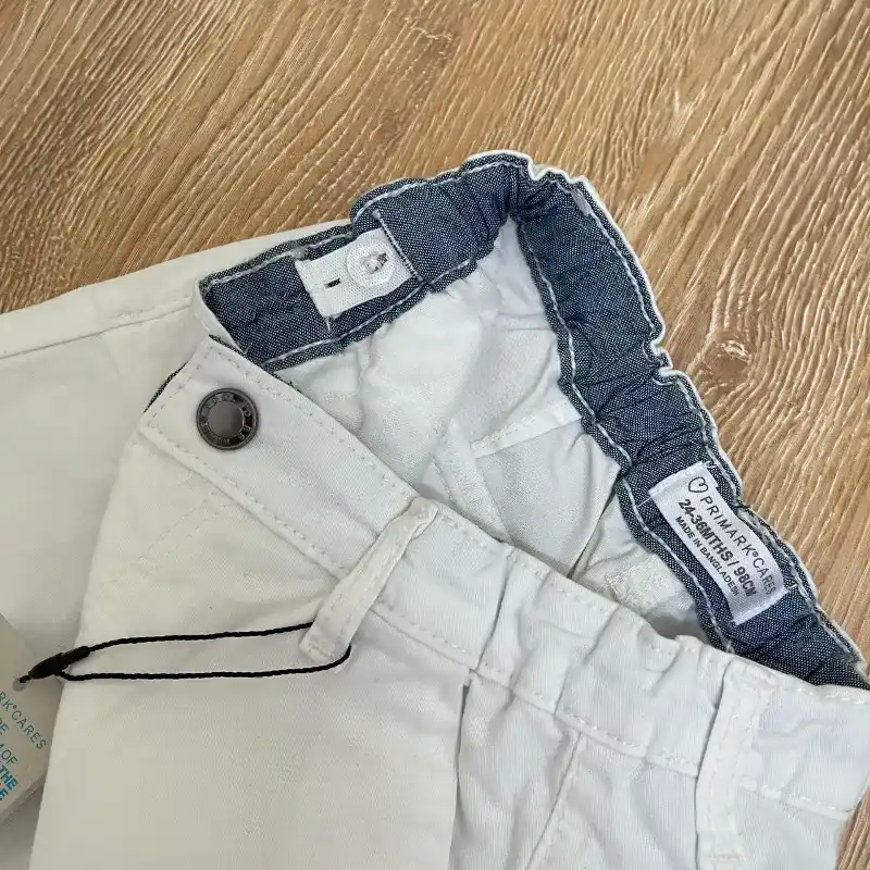 Short de color blanco 