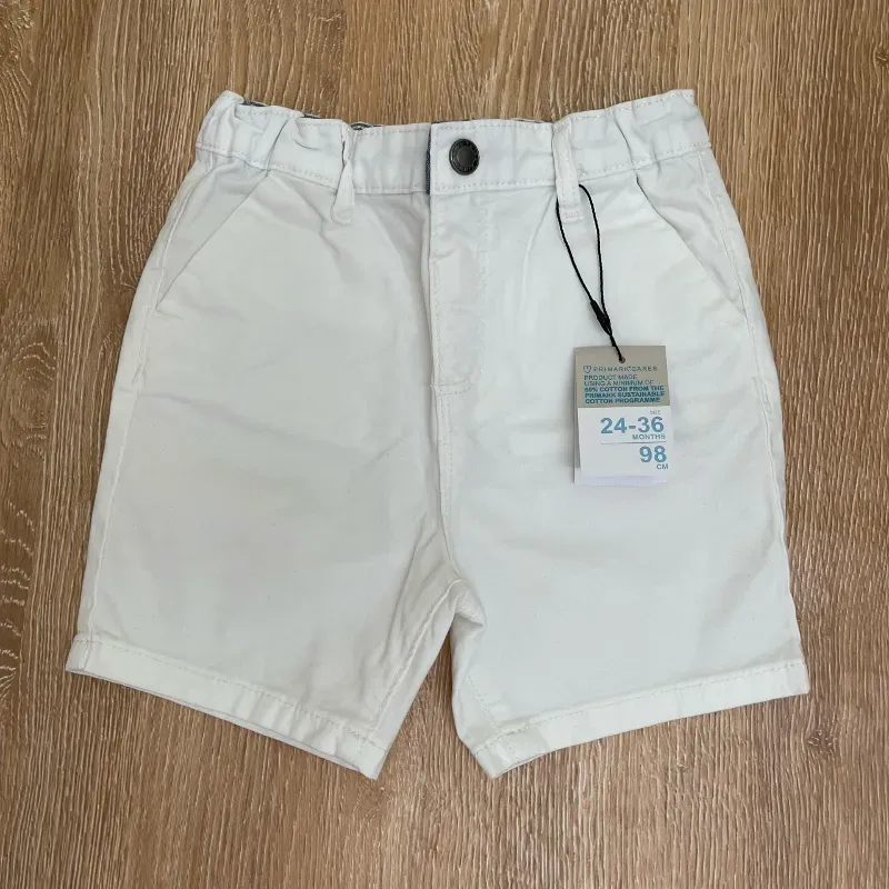 Short de color blanco 