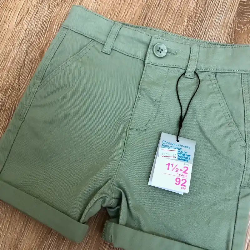 Short de color verde