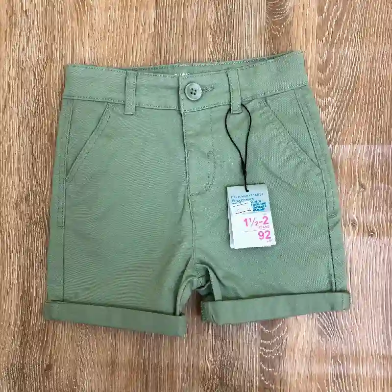 Short de color verde
