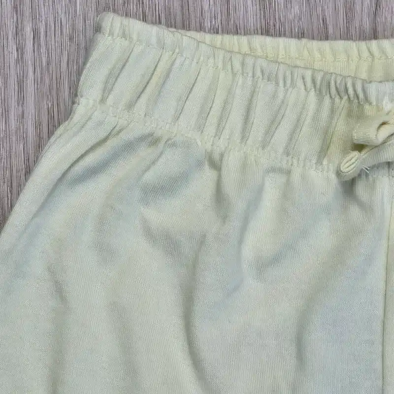 Short de felpa amarillo básico