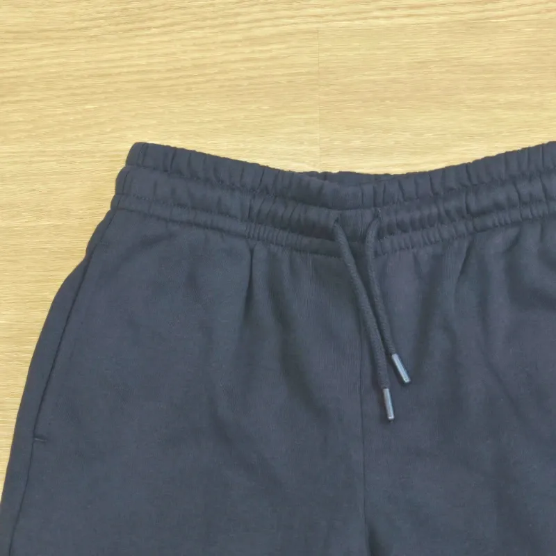 Short de felpa color negro de Minecraft