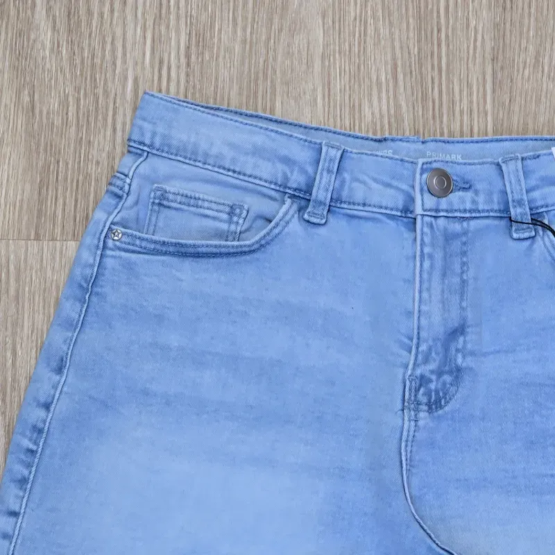 Short de mezclilla clara