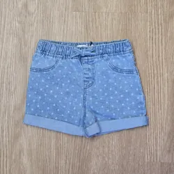 Short de mezclilla con bolas blancas