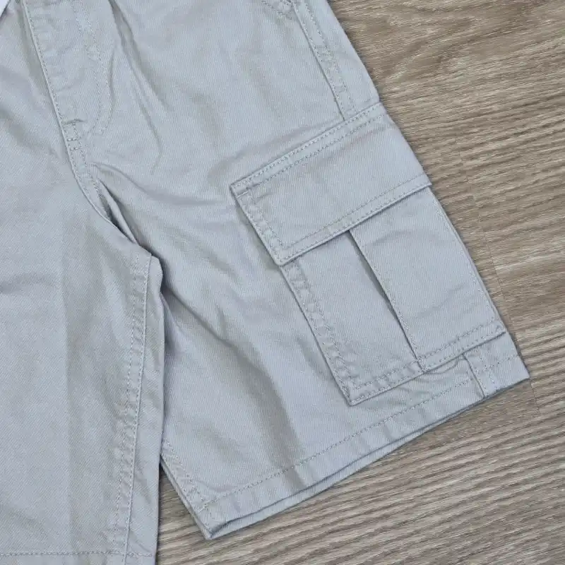 Short de mezclilla con bolsillos color beich