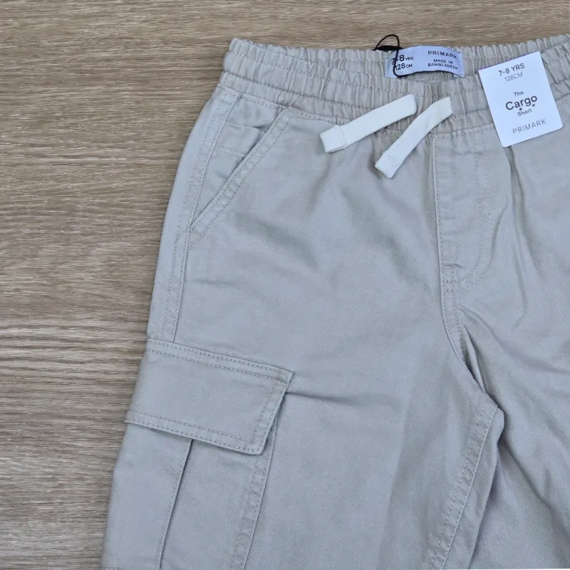 Short de mezclilla con bolsillos color beich