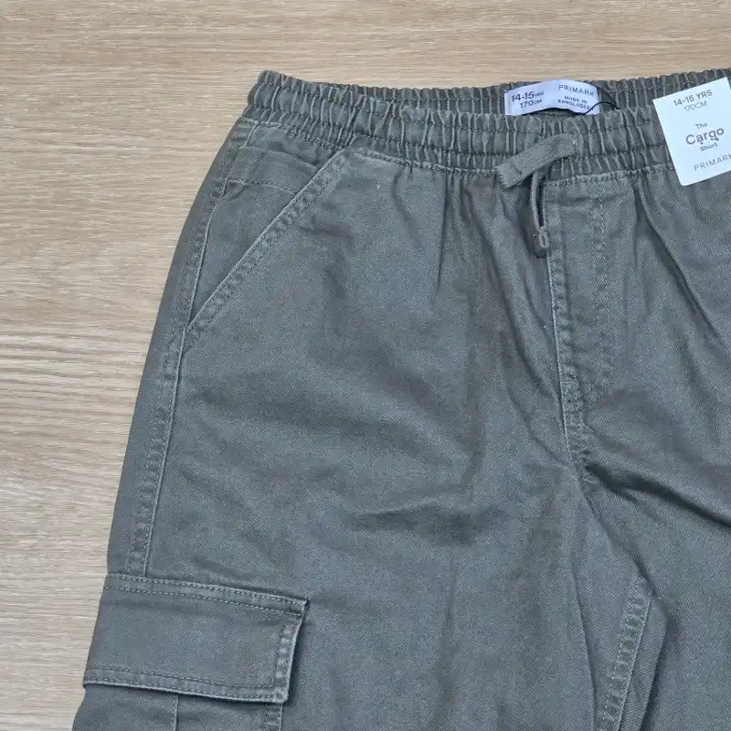 Short de Mezclilla con bolsillos color verde oliva