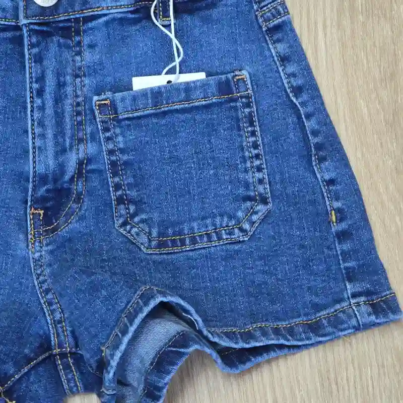 Short de mezclilla con bolsillos delanteros