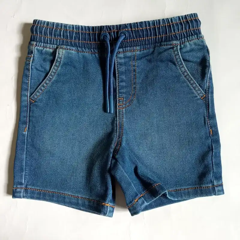 Short de mezclilla con cordón
