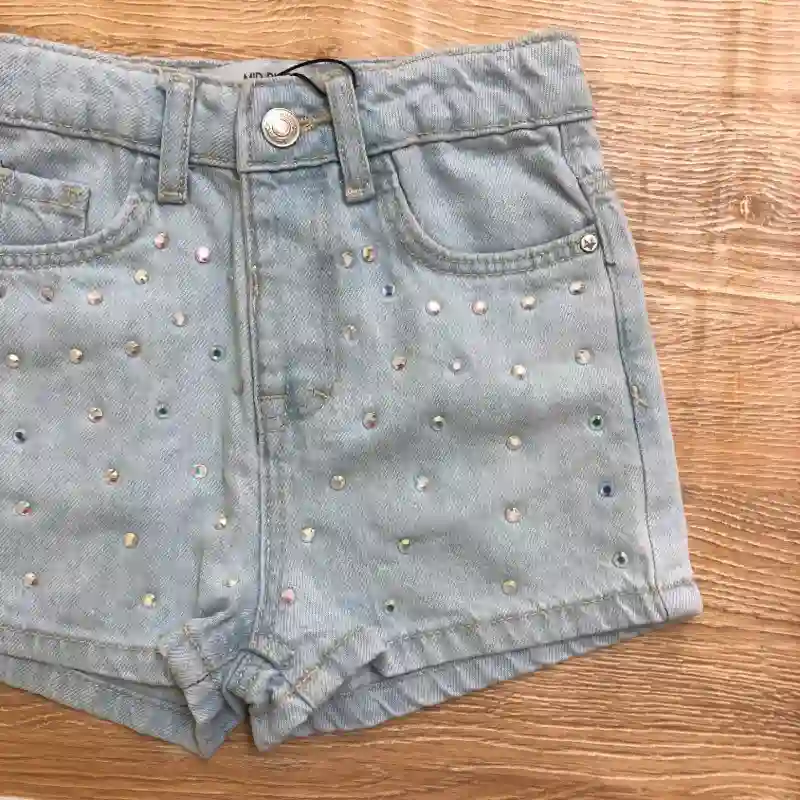 Short de mezclilla con diamantes 