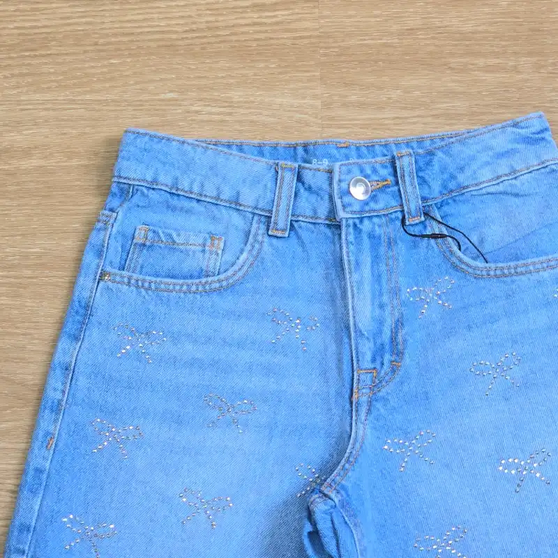 Short de mezclilla con Lazos de Brillo