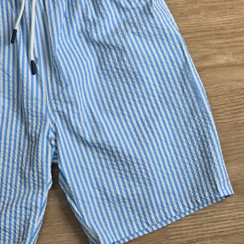 Short de Nailon color azul de rayas