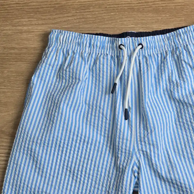 Short de Nailon color azul de rayas