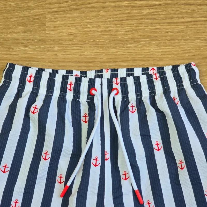 Short de Nailon de rayas y anclas.