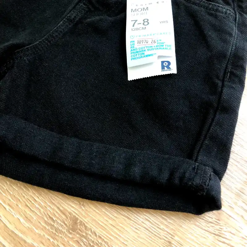 Short de tiro alto color negro 