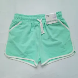 Short deportivo color verde