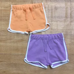 Short deportivos color naranja y morado
