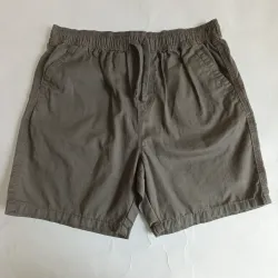 Short gris oscuro con cordón 