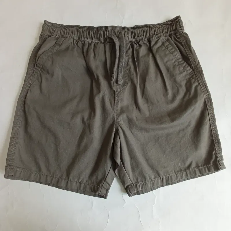 Short gris oscuro con cordón 