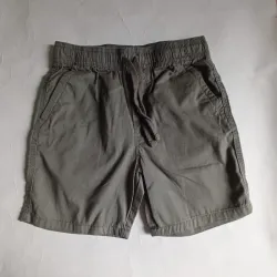Short gris oscuro 